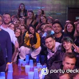 Boedapest: Begeleide crawl naar ruïne bars met spelletjes en 6 shotjes