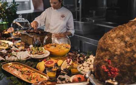 Boedapest: NYE of Feestelijke Dinner Cruise River Diva Exclusief