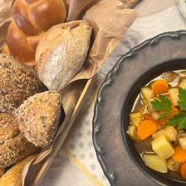 Boedapest: Goulash en pannenkoeken maken in een gezinskeuken