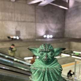 Kleine beelden, grote verhalen: Kolodko mini standbeeld tour