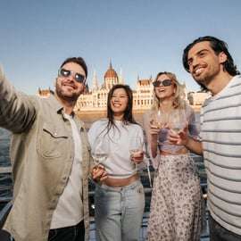 Boedapest: Drijvende Lotuscruise met onbeperkt drankjes