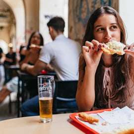 Boedapest: Foodie rondleiding met gids met eten en drinken