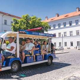 Boedapest: Officiële Buda Kasteel Elektrische Hop-On Hop-Off Bus