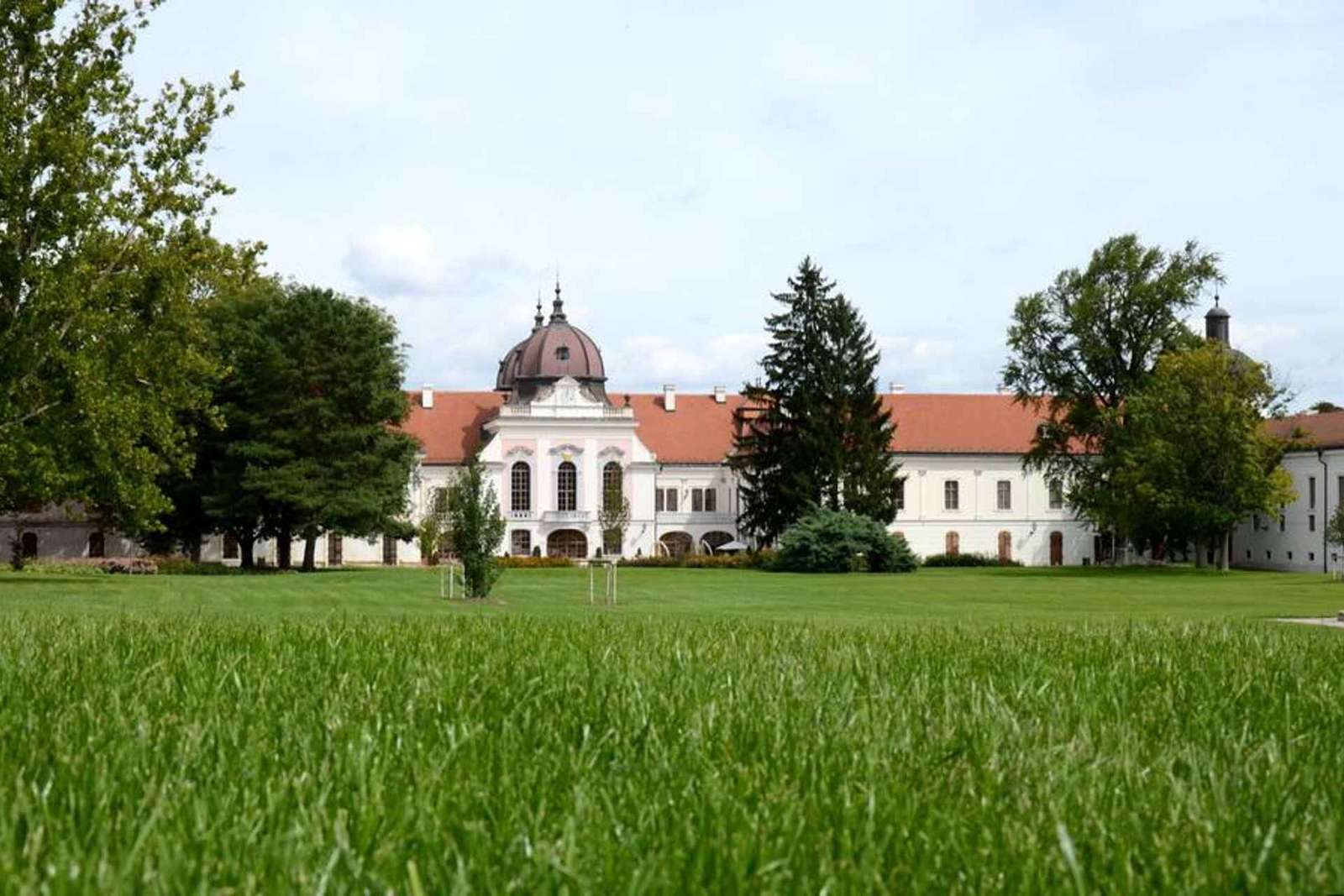 Vanuit Boedapest: Rondleiding Koninklijk Paleis Gödöllő