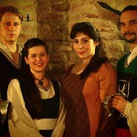 Boedapest: Middeleeuwse dinnershow met drankjes