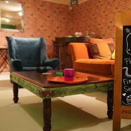 Boedapest: 90s Sitcom Escape Room Avontuur met drankjes
