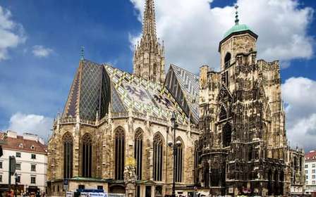 Vanuit Boedapest: Bratislava en Wenen – dagtour met gids