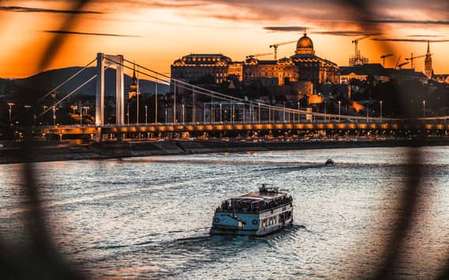 Boedapest: Stadsrondvaart met welkomstdrankje