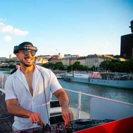 Boedapest: Sunset Sightseeing Cruise met Onbeperkte Cocktails