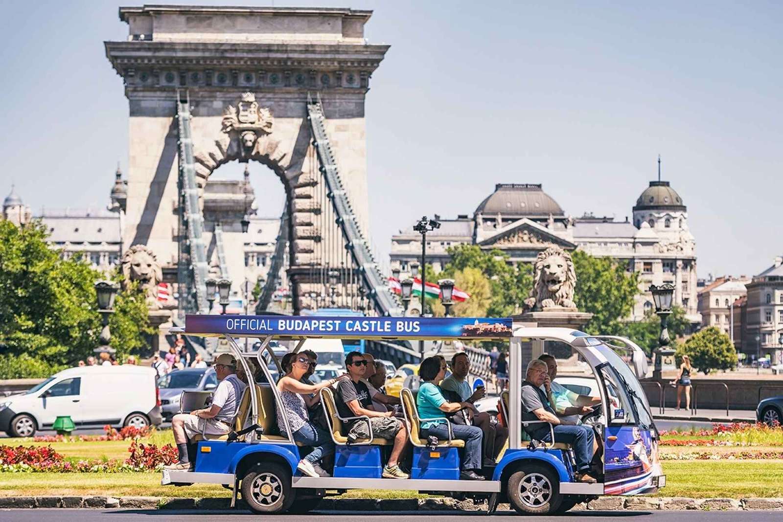 Boedapest: Officiële Buda Kasteel Elektrische Hop-On Hop-Off Bus