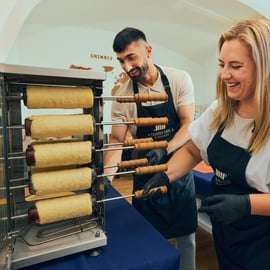 Boedapest: workshop traditionele chimney cake (kürtőskalács)
