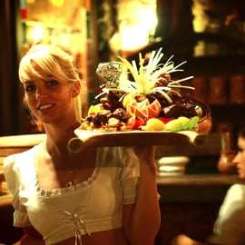 Boedapest: Middeleeuwse dinnershow met drankjes