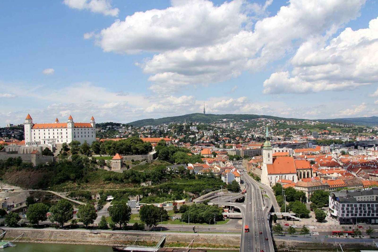 Boedapest: Transfer naar Praag via het schilderachtige Bratislava