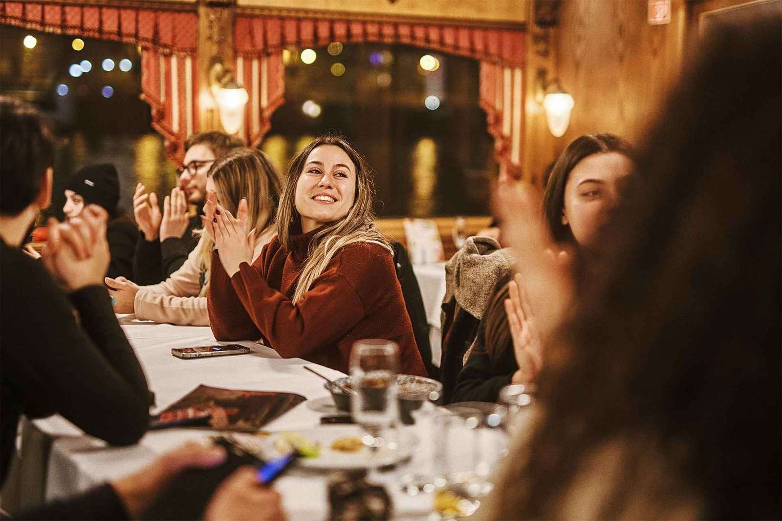 Boedapest: Donau cruise met Hongaars diner en live muziek