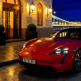 Boedapest: privéstadstour in een elektrische luxe Porsche Taycan