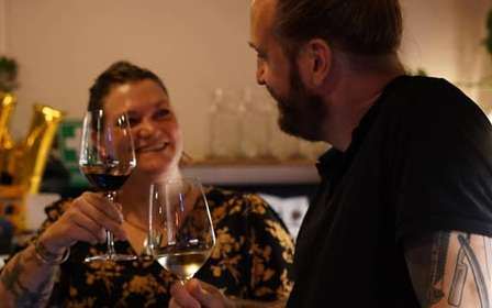 Hongaarse wijnproeverij van 8 niveaus in een gezellige wijnbar in het centrum