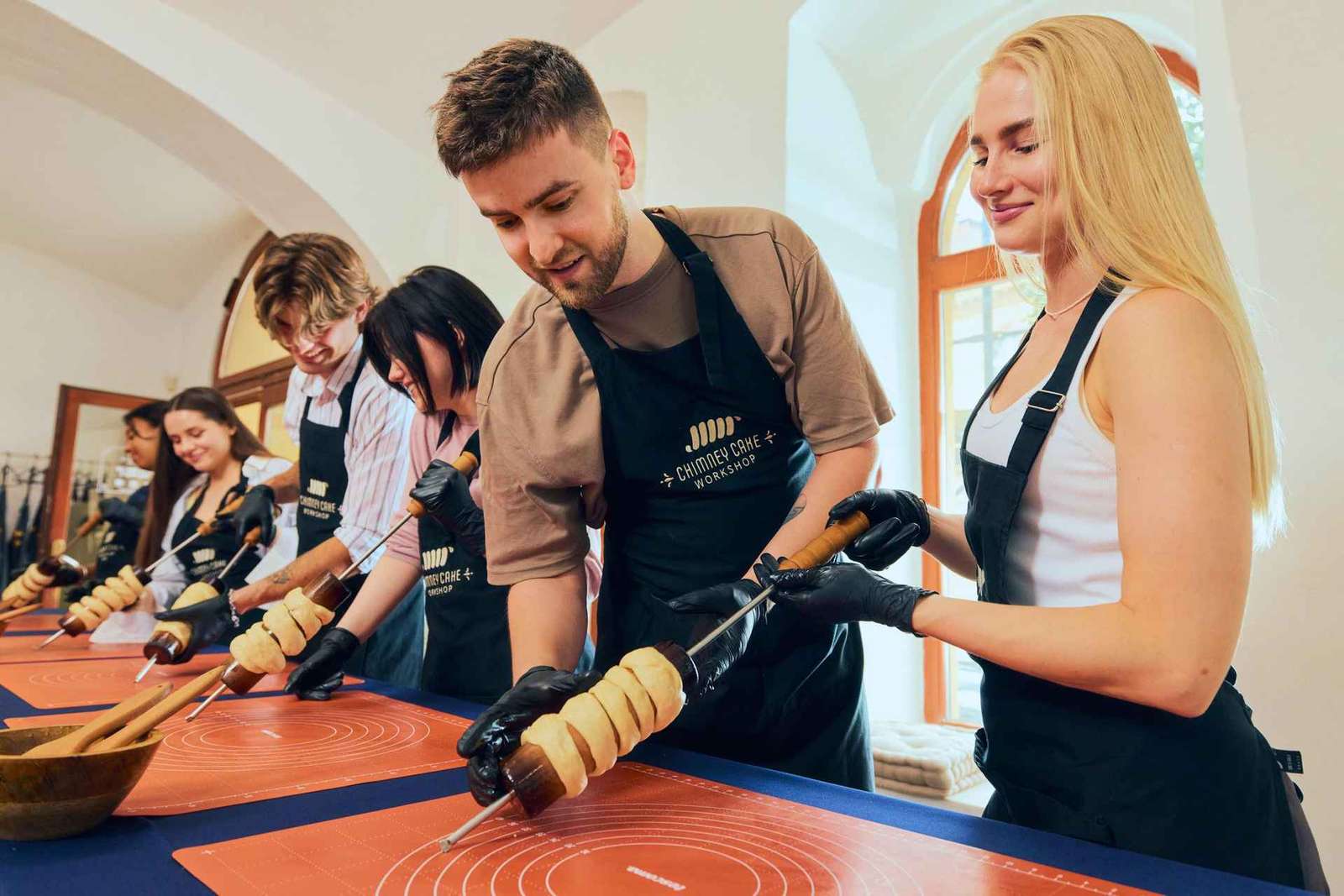 Boedapest: workshop traditionele chimney cake (kürtőskalács)