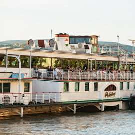 Boedapest: Dinner Cruise met live muziek en volksdansshow