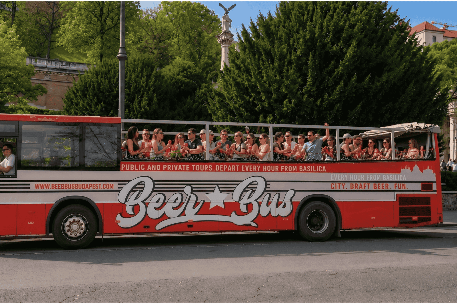 Boedapest: BeerBus-sightseeingtour met onbeperkt bier