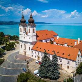 Vanuit Boedapest: dagtour naar het Balatonmeer en Tihany, inclusief Esztergom