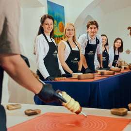 Boedapest: workshop traditionele chimney cake (kürtőskalács)