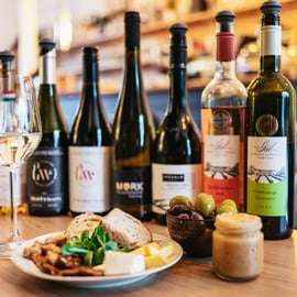 Boedapest: Hongaarse wijnproeverij met 7 wijnen en tapas