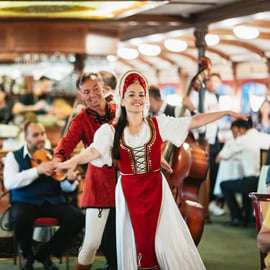 Boedapest: Dinner Cruise met live muziek en volksdansshow