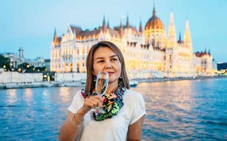 Boedapest: Avondrondvaart inclusief drankjes en livemuziek