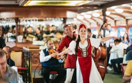 Boedapest: Dinner Cruise met live muziek en volksdansshow