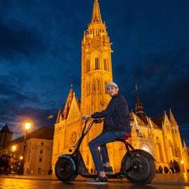 Boedapest: Avondtour op MonsteRoller e-Scooter