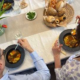 Boedapest: Goulash en pannenkoeken maken in een gezinskeuken