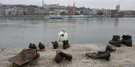 Schoenen op de Donau -promenade