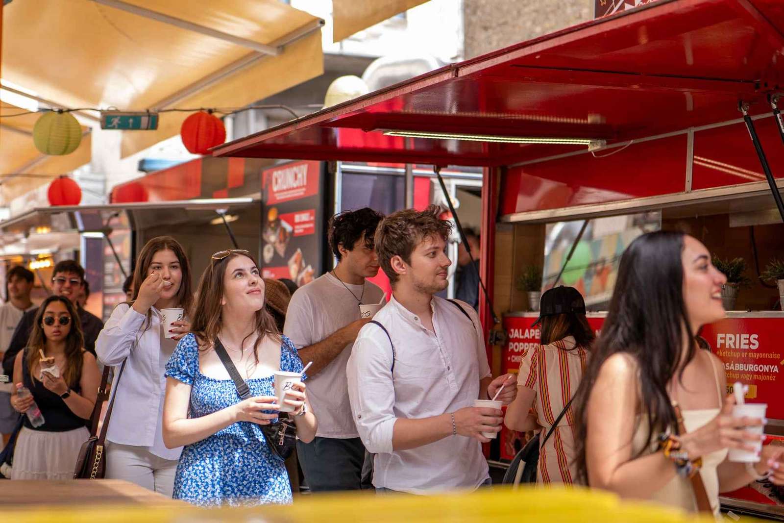 Boedapest: Culinaire tour met gids met wijn, bier en shotjes