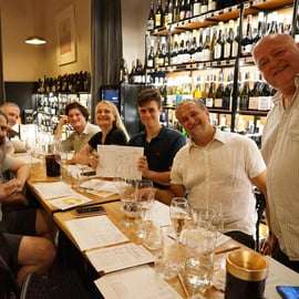 Hongaarse wijnproeverij van 8 niveaus in een gezellige wijnbar in het centrum