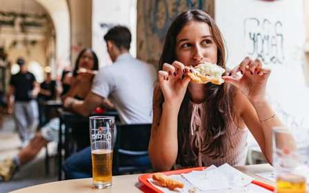 Boedapest: Foodie rondleiding met gids met eten en drinken