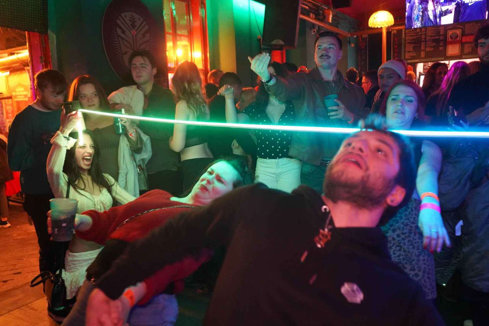 Ruin kroegentocht – Gratis VIP-toegang, 6 shotjes, spelletjes en foto's