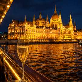 Boedapest: panoramische boottocht op de Donau met onbeperkt drankjes