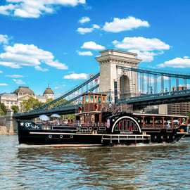 Boedapest: historische cruise met welkomstdrankje