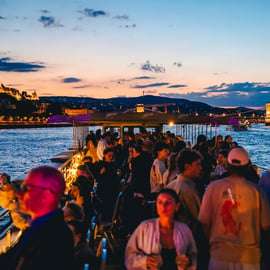 Boedapest: Drijvende Lotuscruise met onbeperkt drankjes