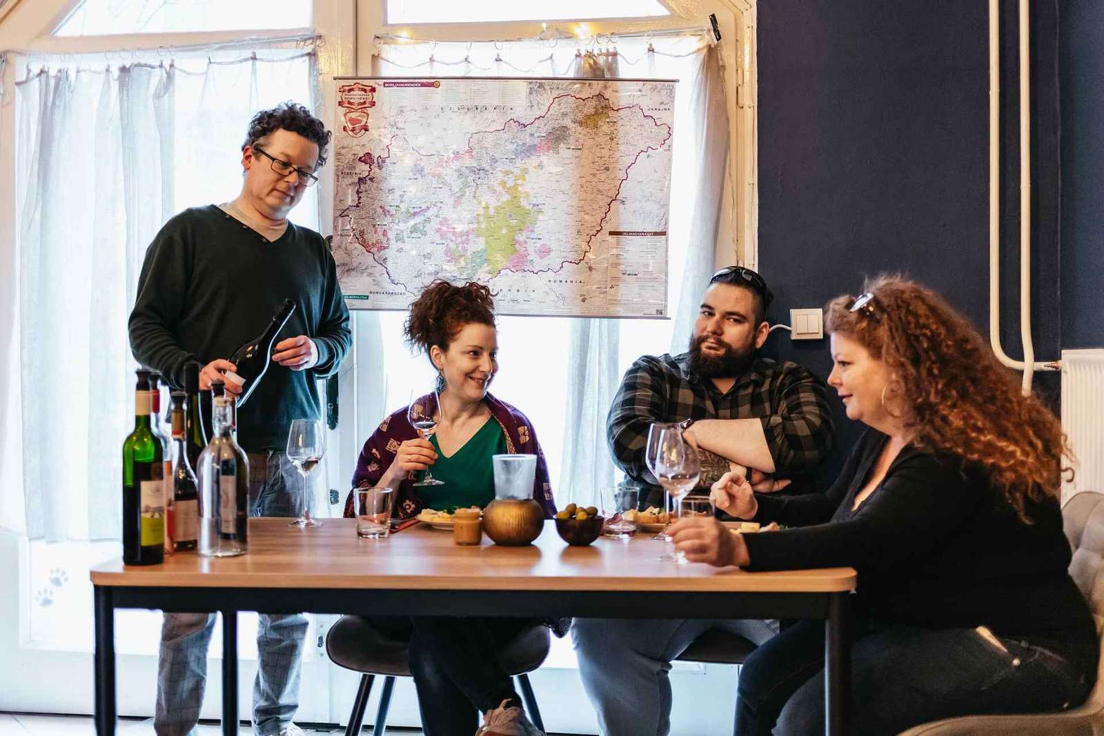 Boedapest: Hongaarse wijnproeverij met 7 wijnen en tapas