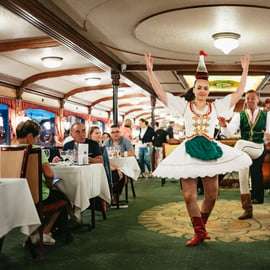 Boedapest: Dinner Cruise met live muziek en volksdansshow