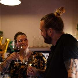 Hongaarse wijnproeverij van 8 niveaus in een gezellige wijnbar in het centrum