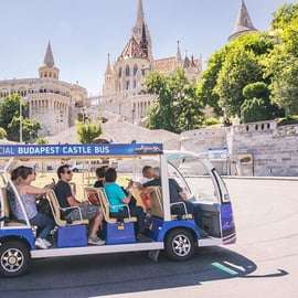 Boedapest: Officiële Buda Kasteel Elektrische Hop-On Hop-Off Bus